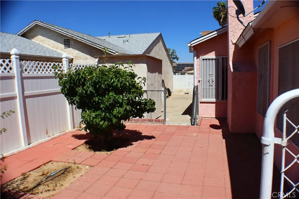 37023 29th E Palmdale, CA 93550