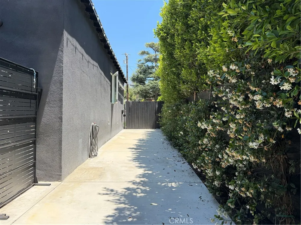 2536 Mayfield #1/2 Montrose, CA 91020