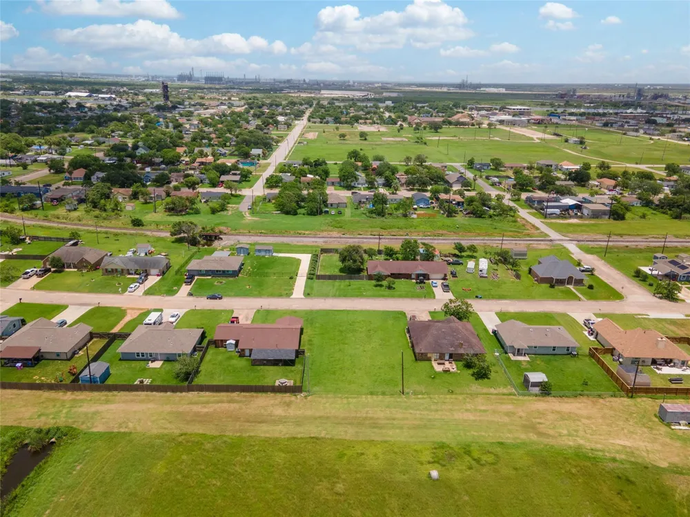 415 W 9th Street Freeport, TX 77541