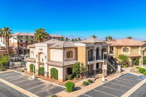 50700 Santa Rosa Plaza #6
