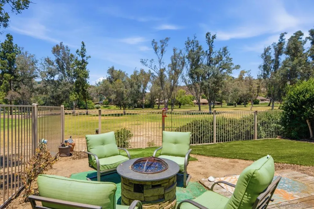 29402 Circle R Greens Dr Escondido, CA 92026