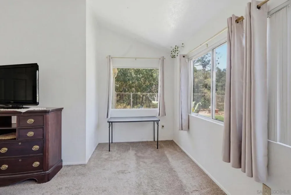 29402 Circle R Greens Dr Escondido, CA 92026