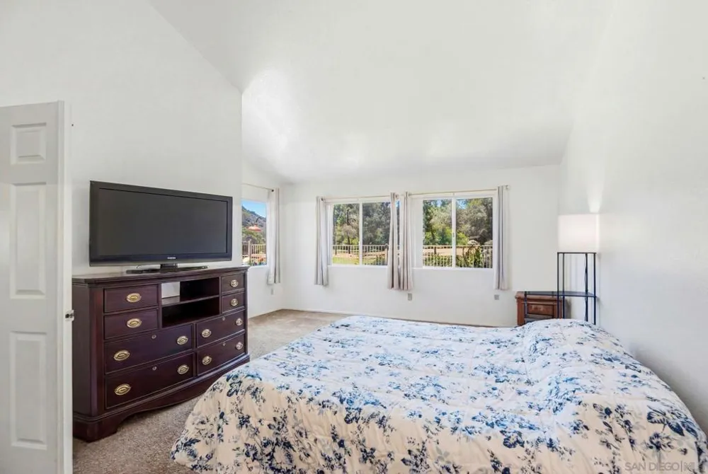 29402 Circle R Greens Dr Escondido, CA 92026