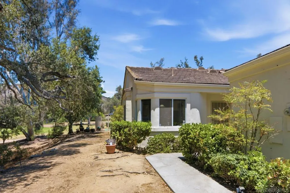 29402 Circle R Greens Dr Escondido, CA 92026