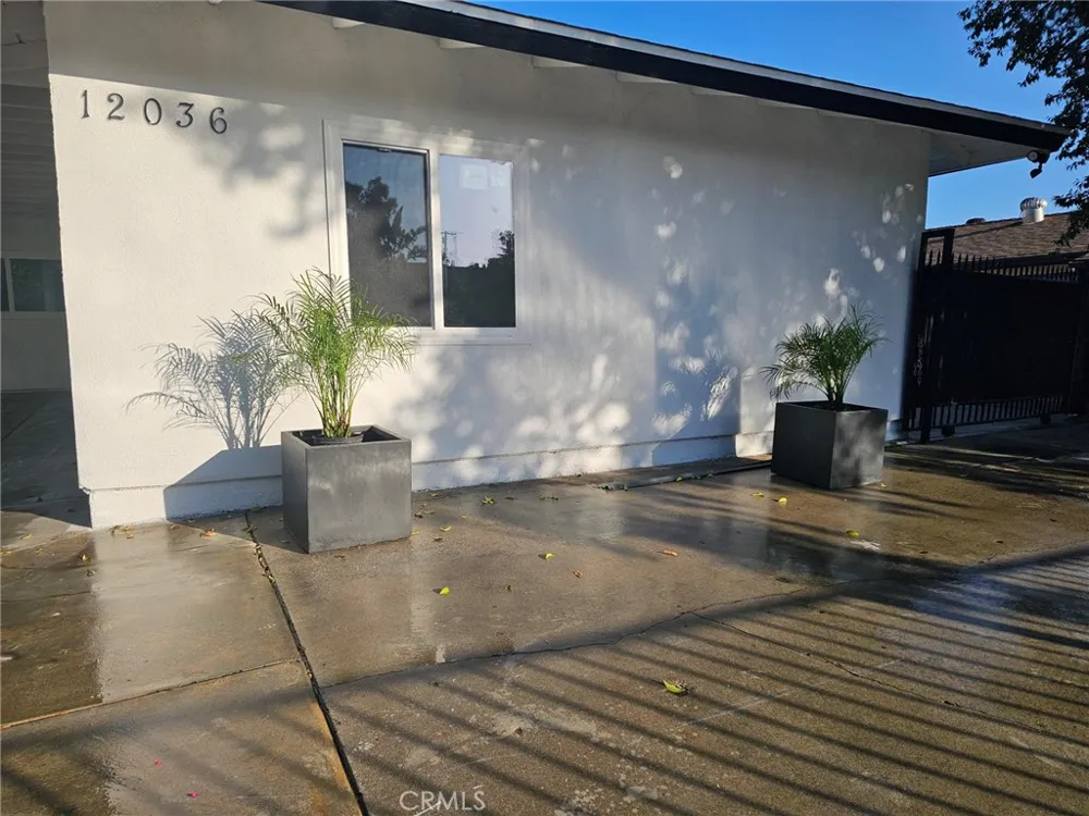 12036 Jouett Lakeview Terrace, CA 91342