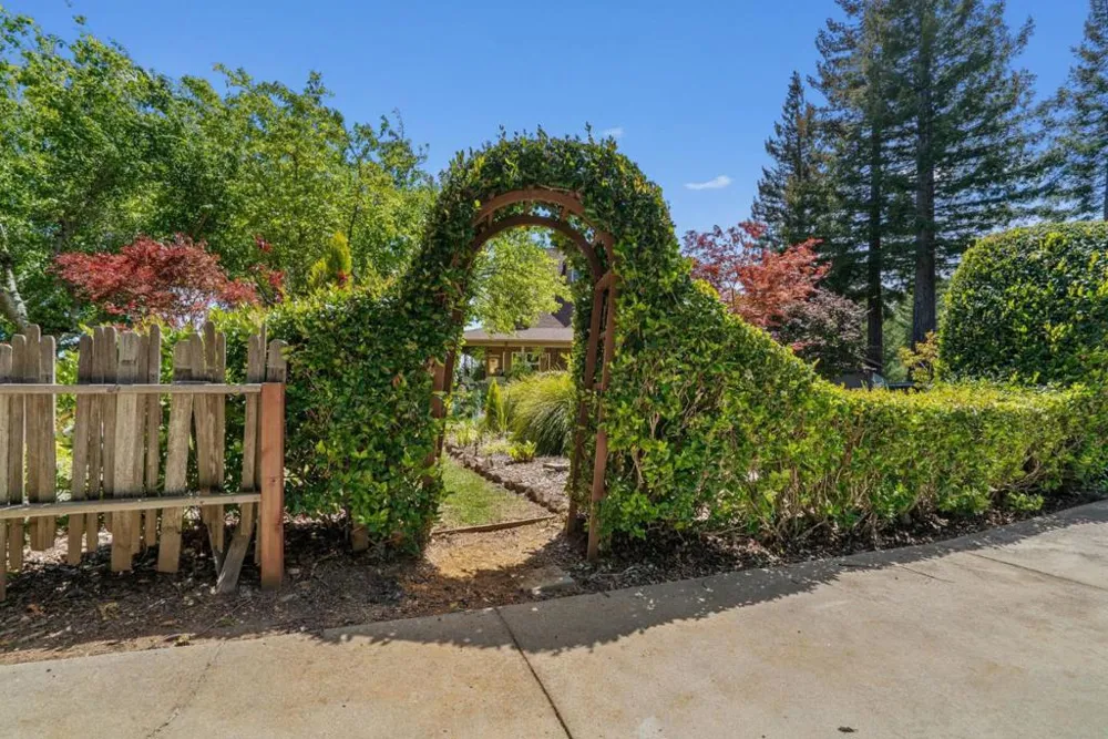 200 McAmant Drive Santa Cruz, CA 95060