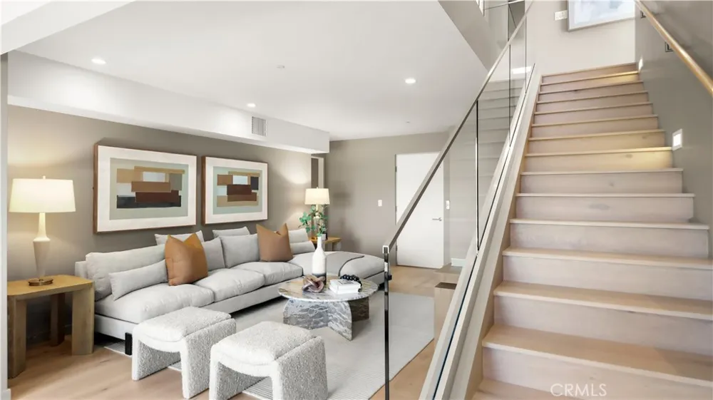 964 Van Dyke Laguna Beach, CA 92651