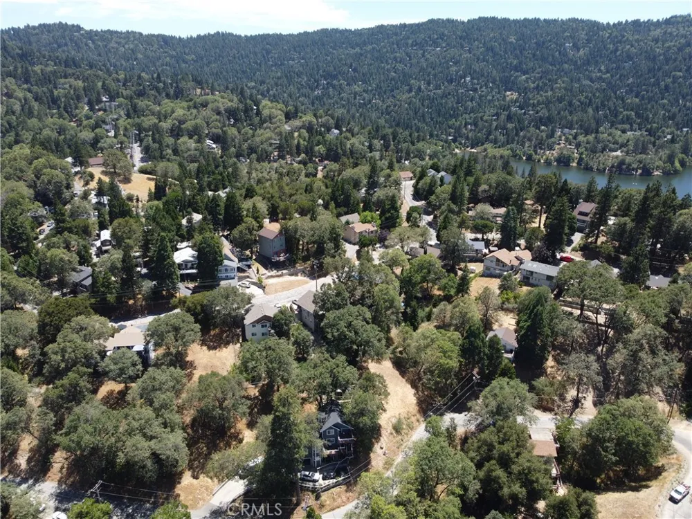 338 Davos Drive Crestline, CA 92325