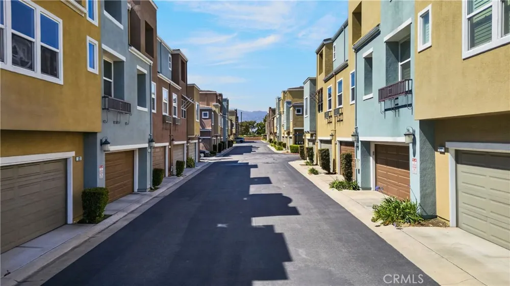 217 W Zinfandel Covina, CA 91723