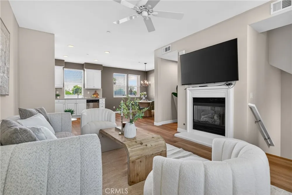 217 W Zinfandel Covina, CA 91723