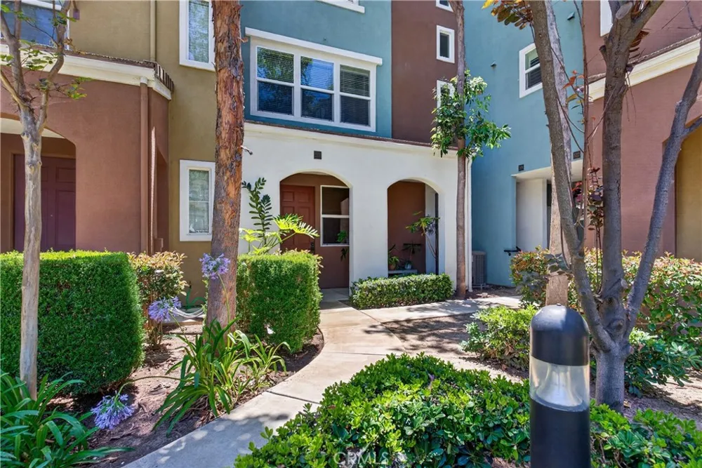 217 W Zinfandel Covina, CA 91723
