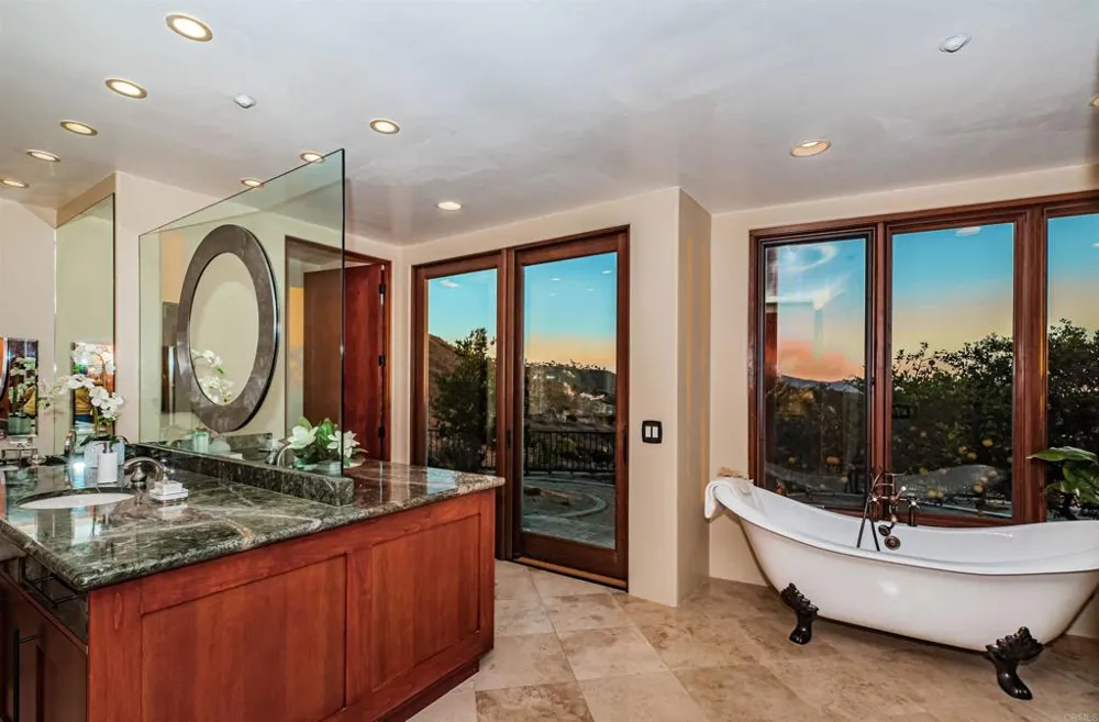 2362 Edgehill Road Vista, CA 92084