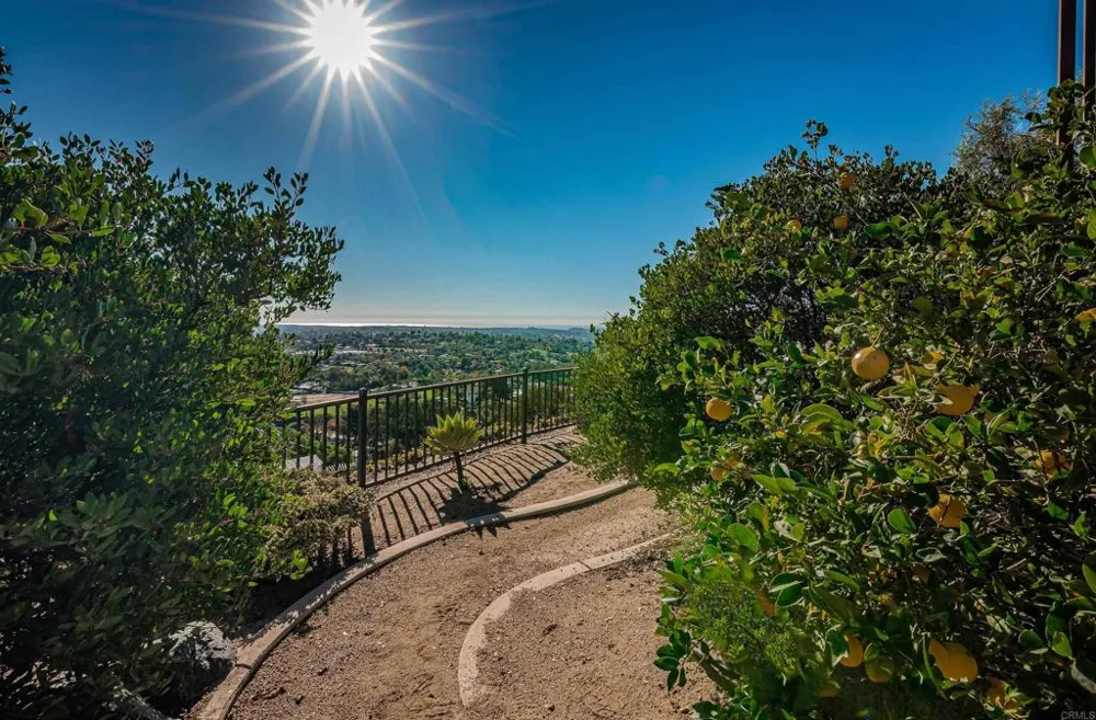2362 Edgehill Road Vista, CA 92084