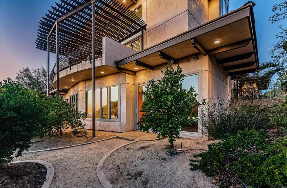 2362 Edgehill Road Vista, CA 92084