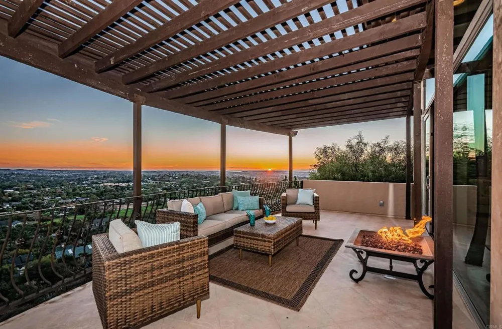 2362 Edgehill Road Vista, CA 92084