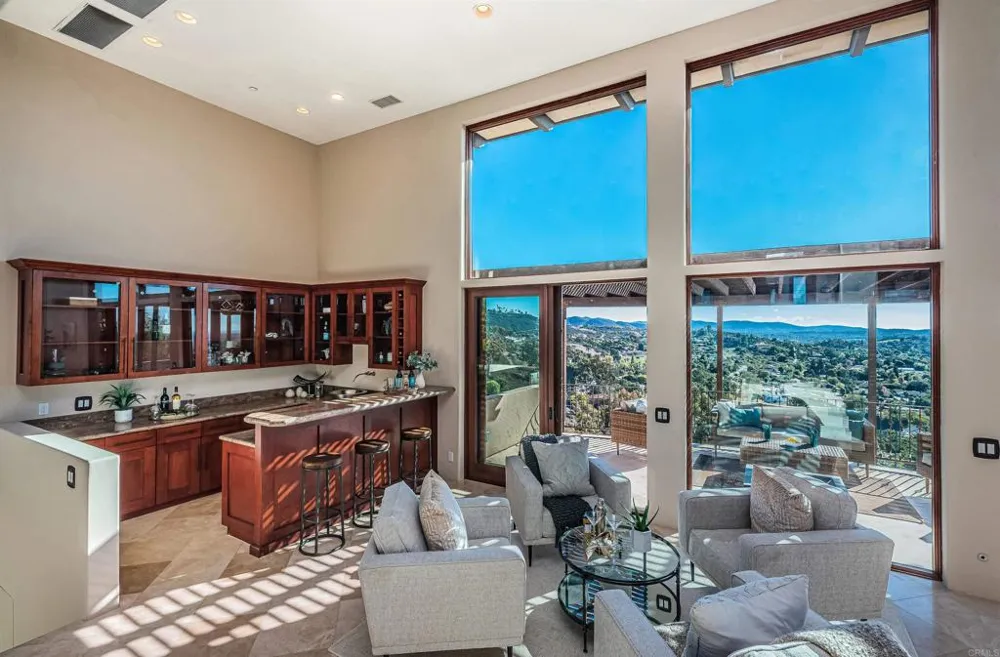 2362 Edgehill Road Vista, CA 92084