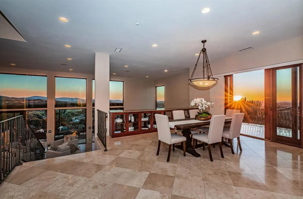 2362 Edgehill Road Vista, CA 92084