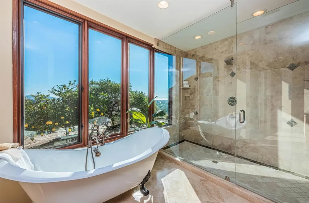 2362 Edgehill Road Vista, CA 92084