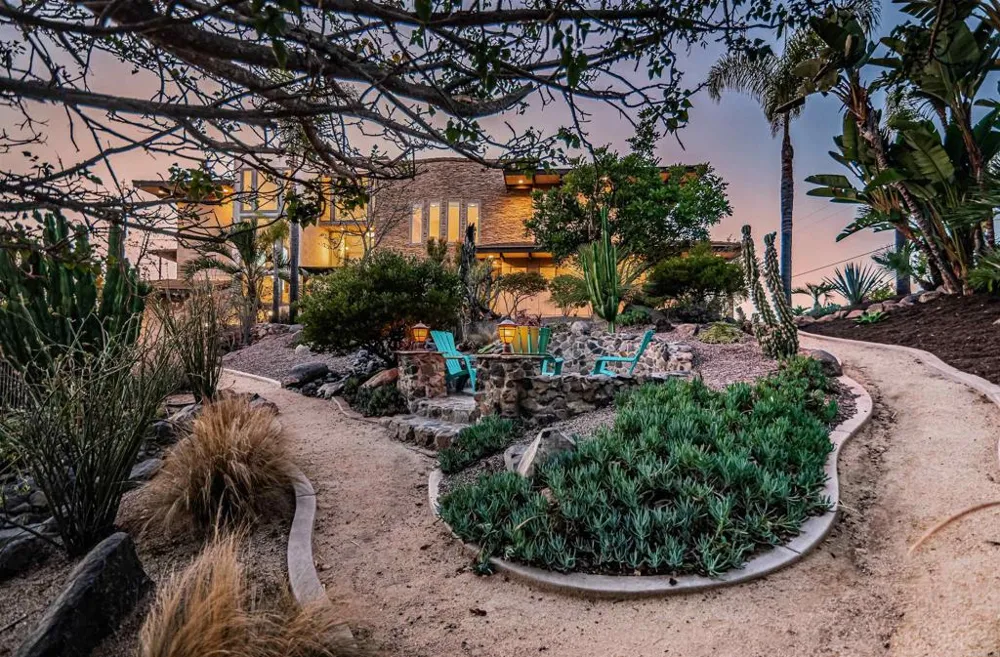 2362 Edgehill Road Vista, CA 92084