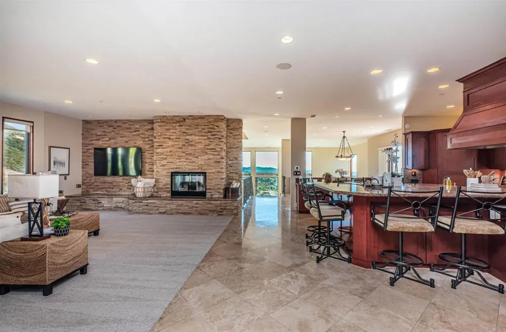 2362 Edgehill Road Vista, CA 92084