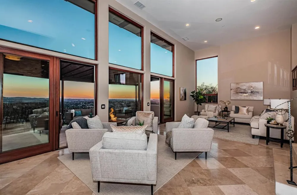 2362 Edgehill Road Vista, CA 92084