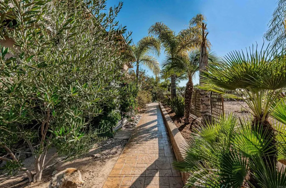 2362 Edgehill Road Vista, CA 92084