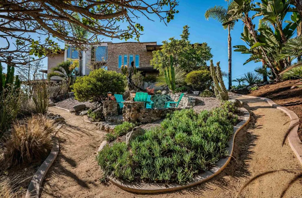 2362 Edgehill Road Vista, CA 92084
