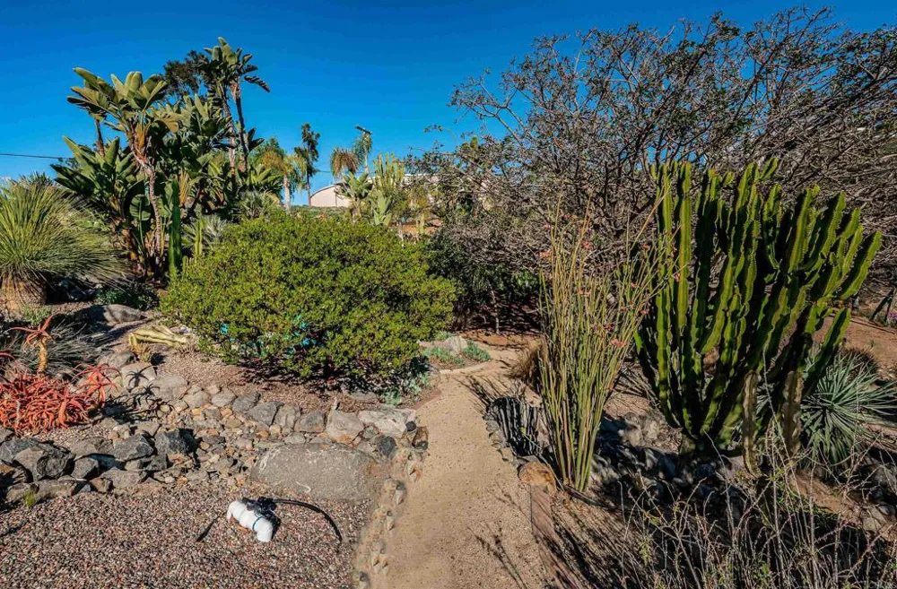 2362 Edgehill Road Vista, CA 92084
