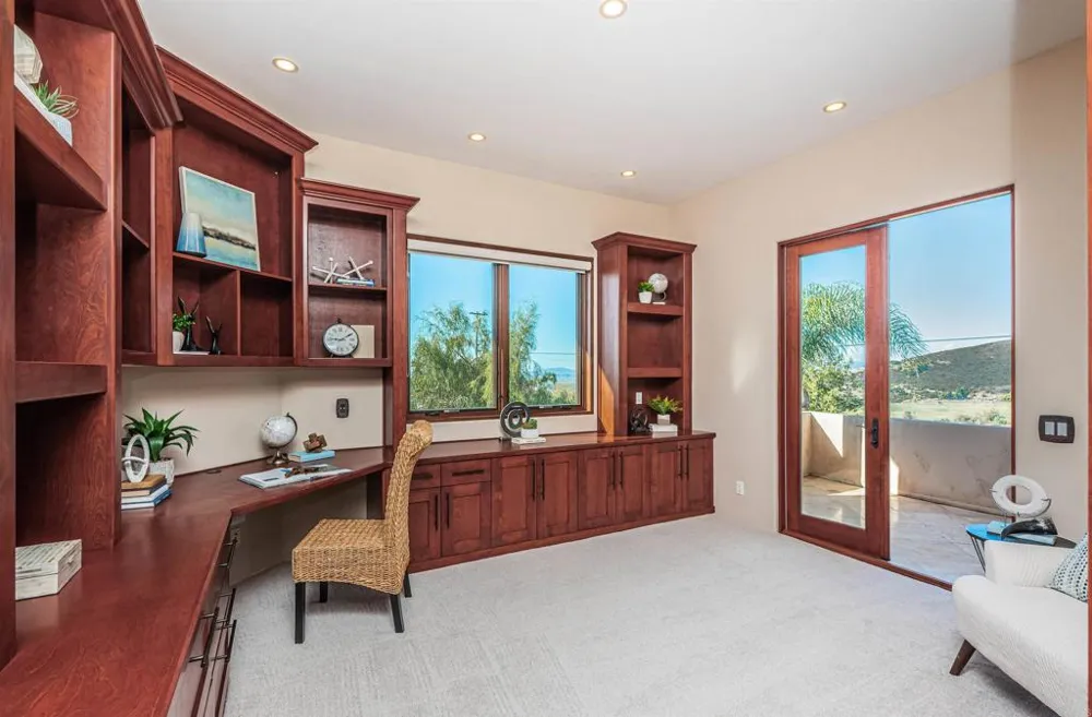 2362 Edgehill Road Vista, CA 92084