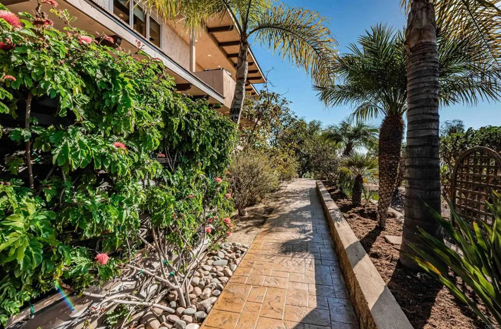 2362 Edgehill Road Vista, CA 92084
