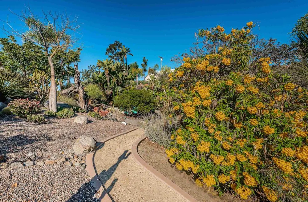 2362 Edgehill Road Vista, CA 92084