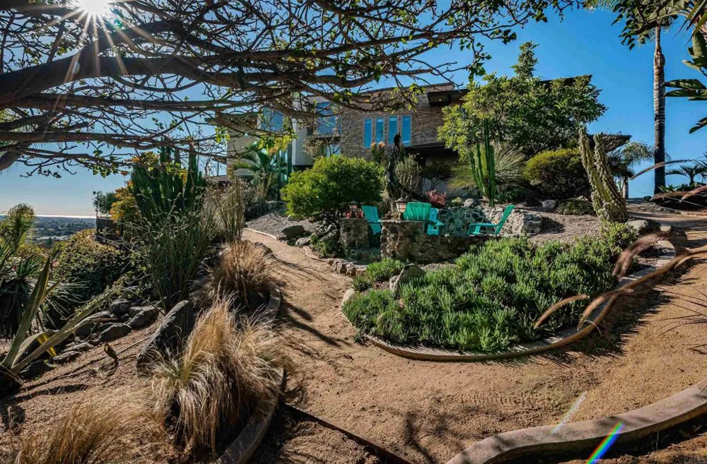 2362 Edgehill Road Vista, CA 92084