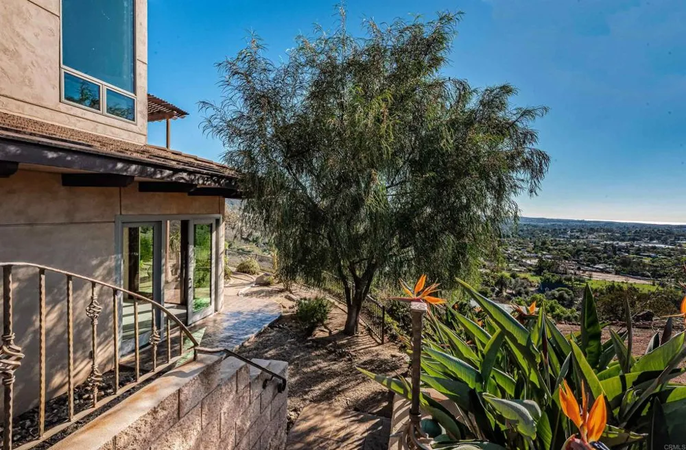 2362 Edgehill Road Vista, CA 92084