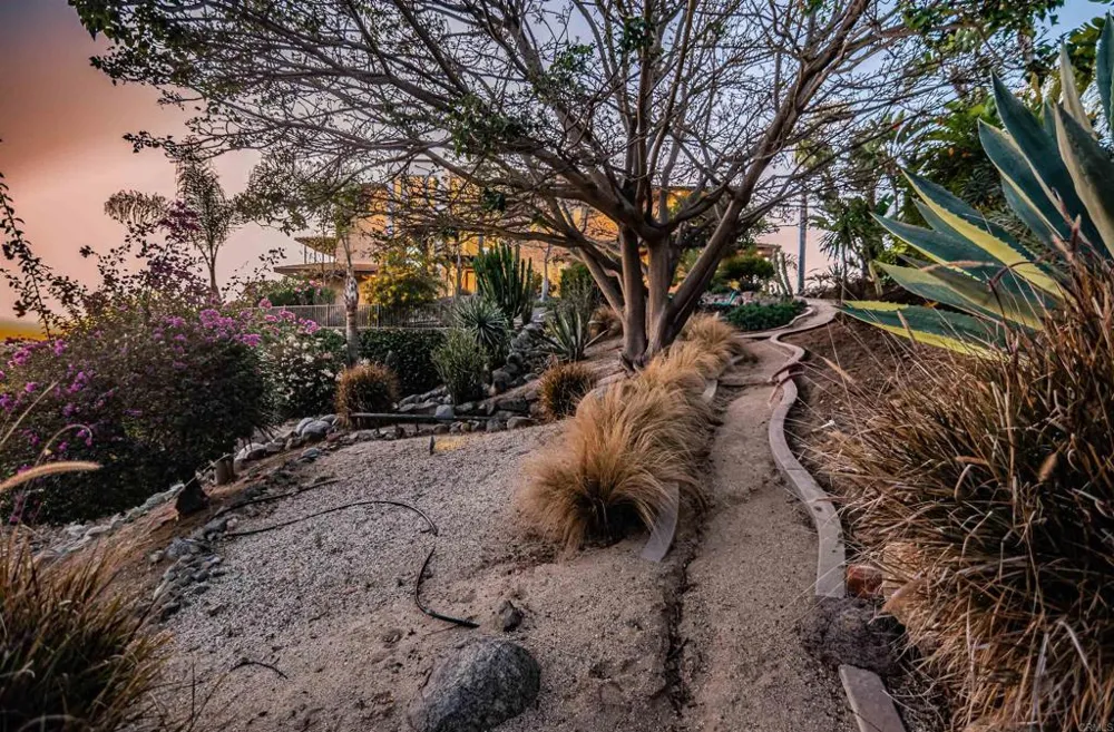 2362 Edgehill Road Vista, CA 92084