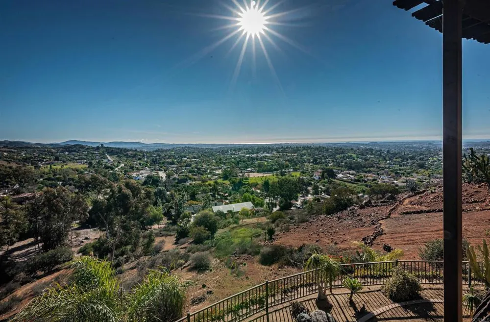 2362 Edgehill Road Vista, CA 92084