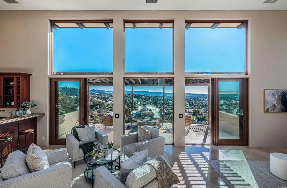 2362 Edgehill Road Vista, CA 92084