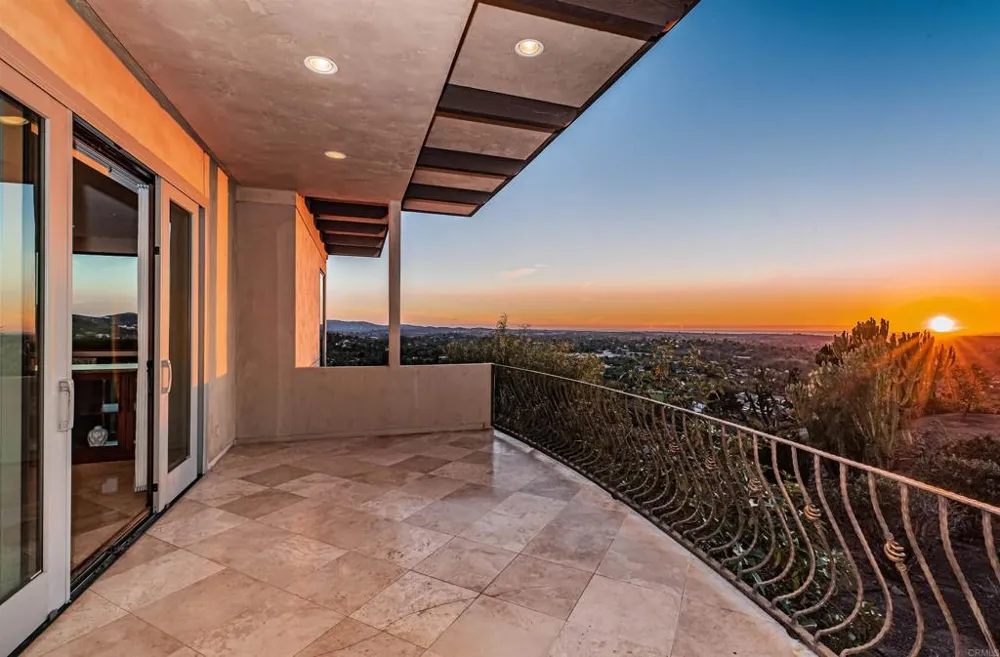 2362 Edgehill Road Vista, CA 92084