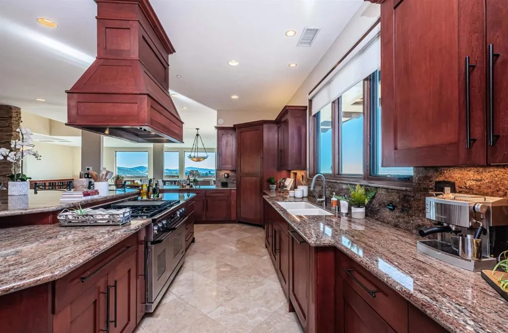 2362 Edgehill Road Vista, CA 92084