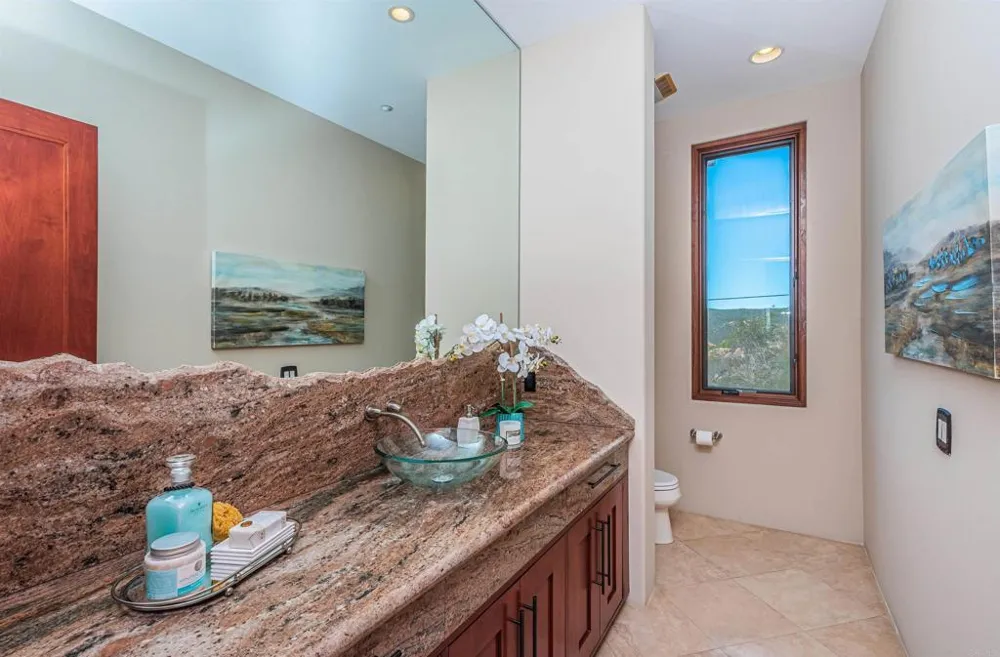 2362 Edgehill Road Vista, CA 92084