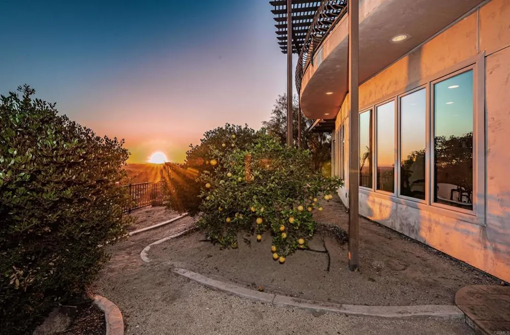 2362 Edgehill Road Vista, CA 92084