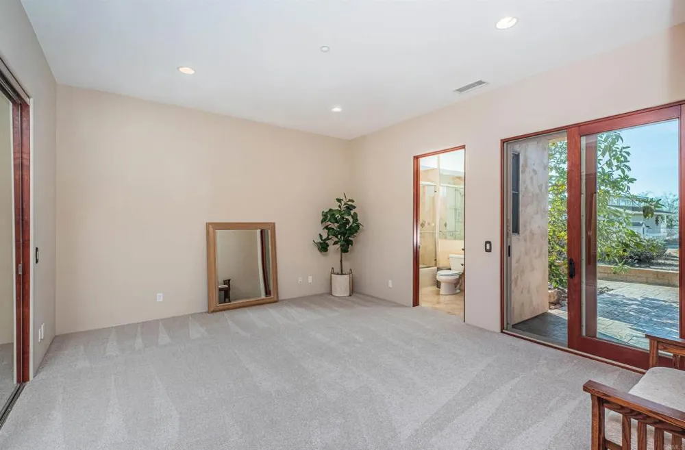 2362 Edgehill Road Vista, CA 92084