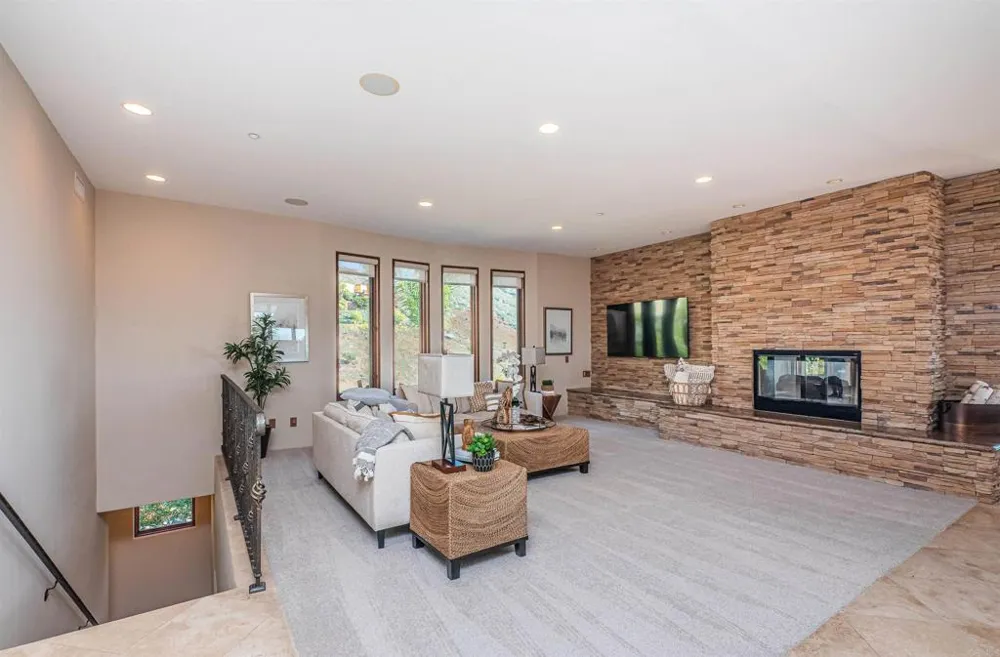 2362 Edgehill Road Vista, CA 92084
