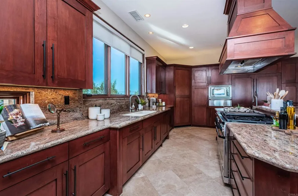 2362 Edgehill Road Vista, CA 92084