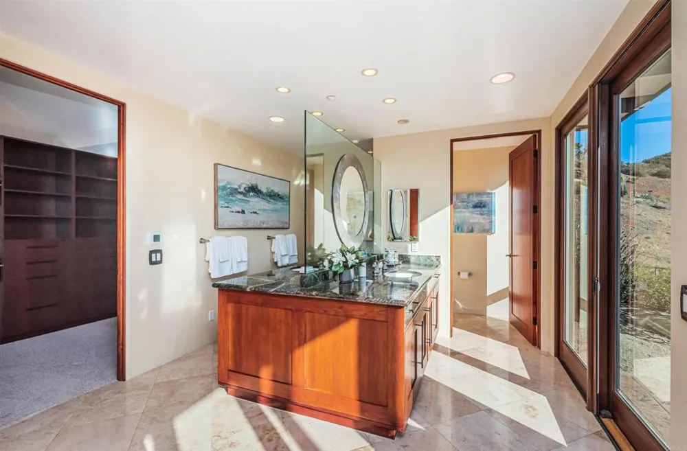 2362 Edgehill Road Vista, CA 92084