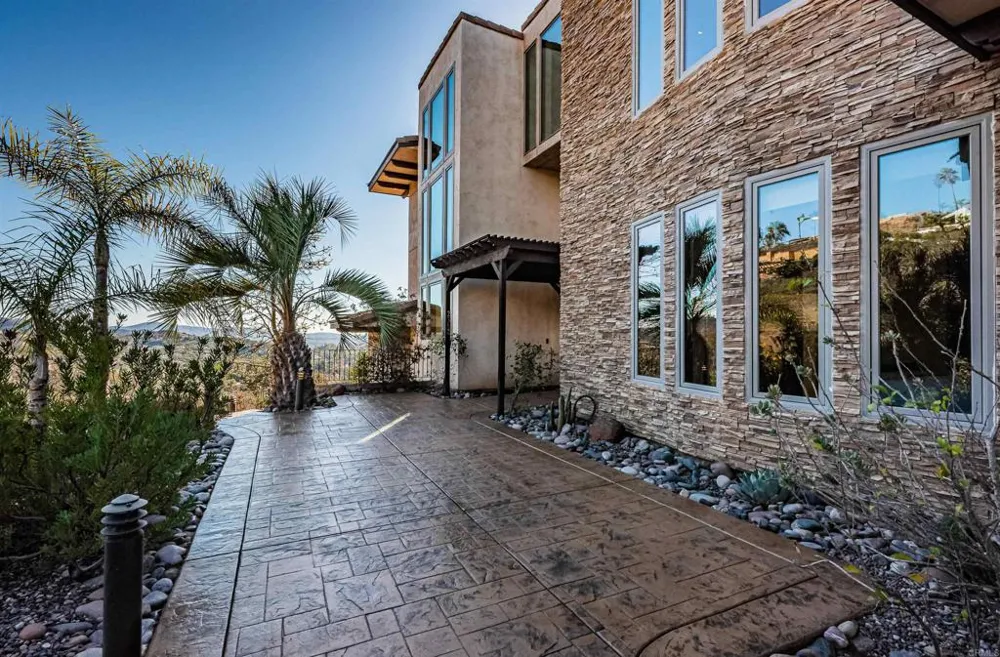 2362 Edgehill Road Vista, CA 92084