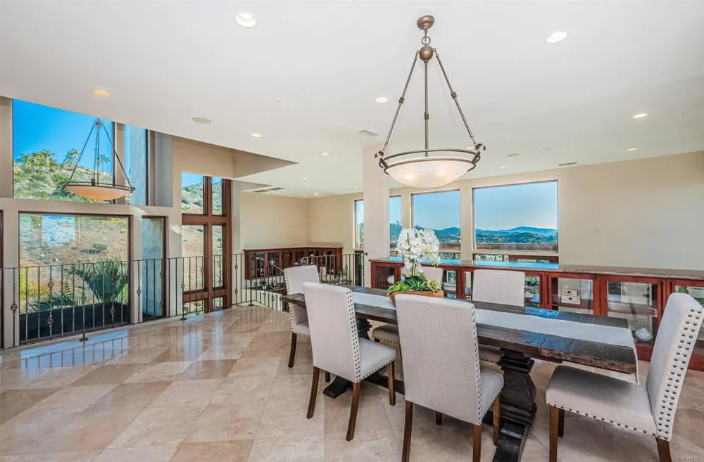 2362 Edgehill Road Vista, CA 92084