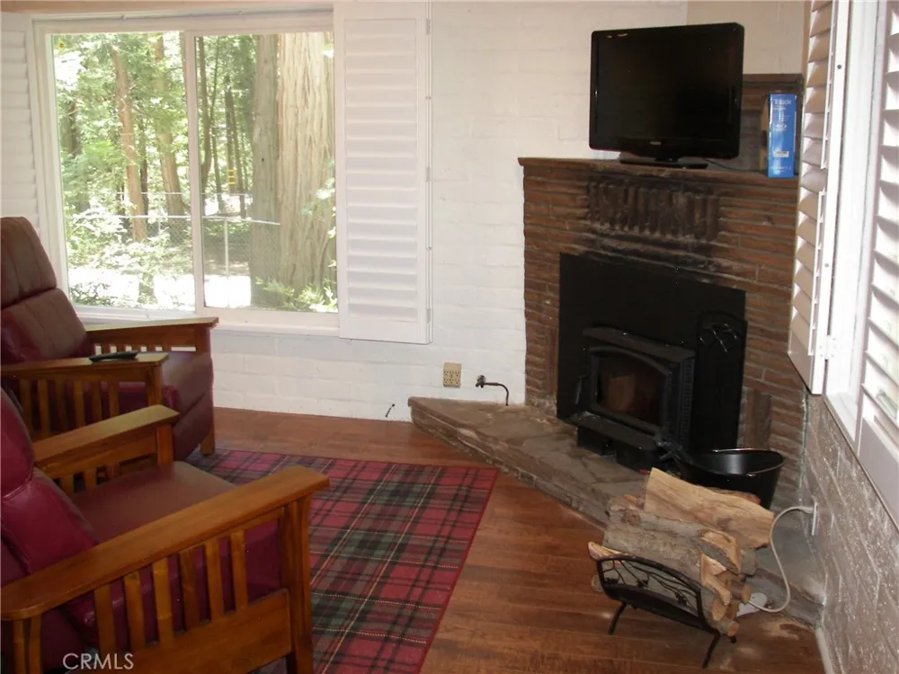1101 Big Tree Crestline, CA 92325