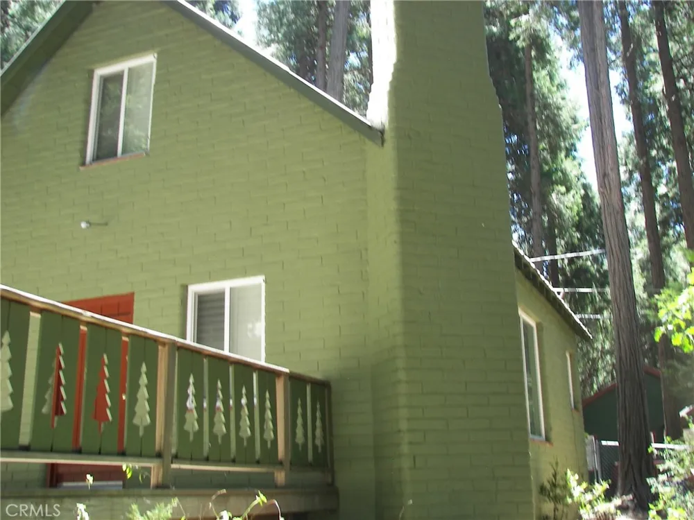 1101 Big Tree Crestline, CA 92325
