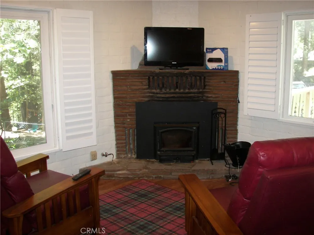 1101 Big Tree Crestline, CA 92325