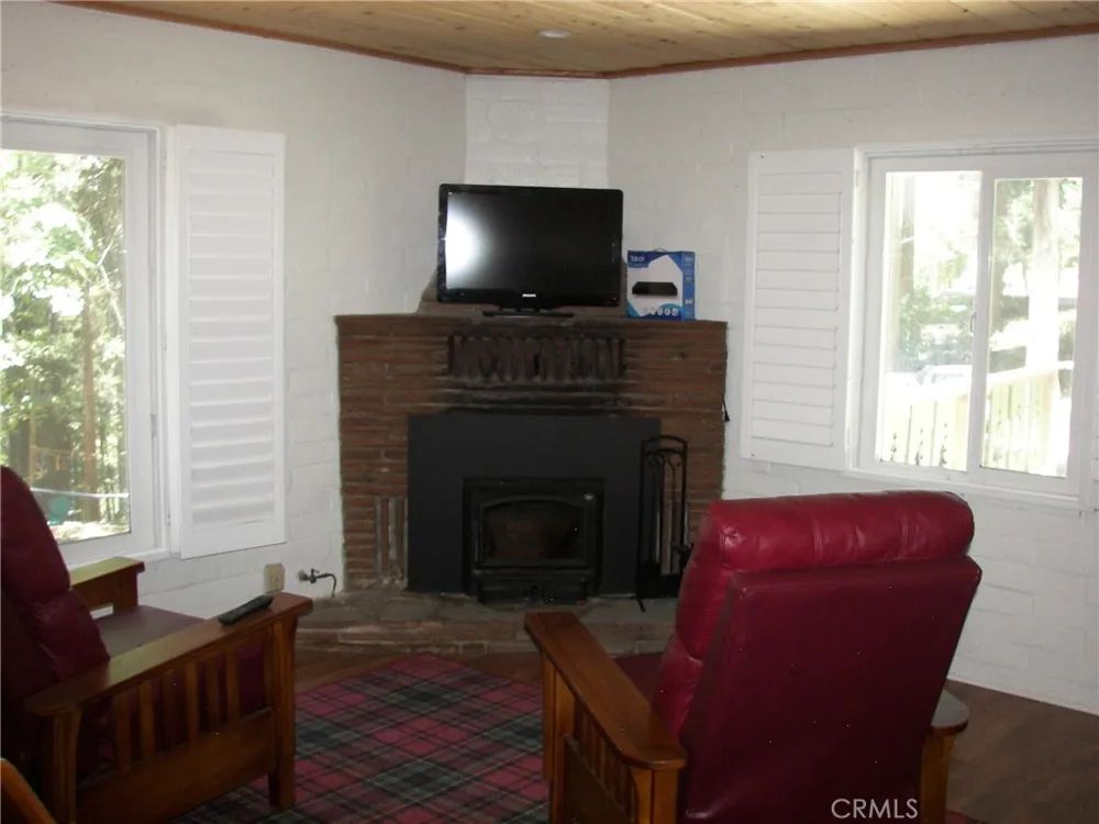 1101 Big Tree Crestline, CA 92325